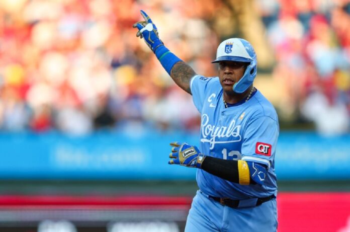 Salvador-Perez-tiene-una-linea-ofensiva-de-por-vida-de-.301-.339-.546-con-191-vuelacercas-y-679-producidas-Foto-Archivo (1)